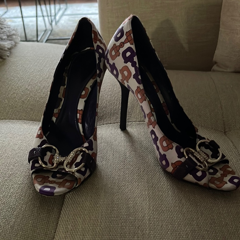 Gucci peep toe heel